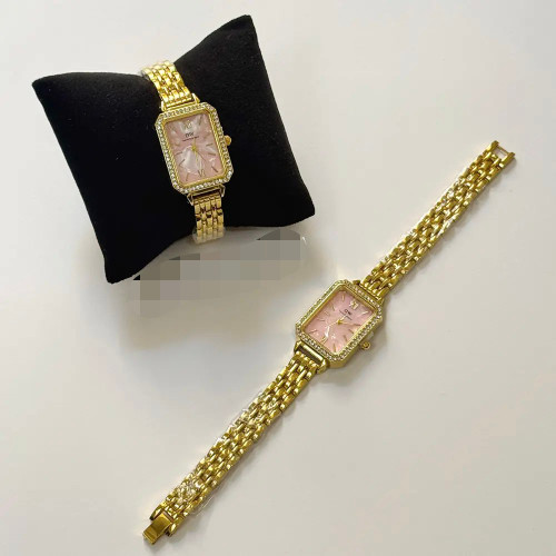 ساعت زنانه طرح دنیل ولینگتون مربع طلایی