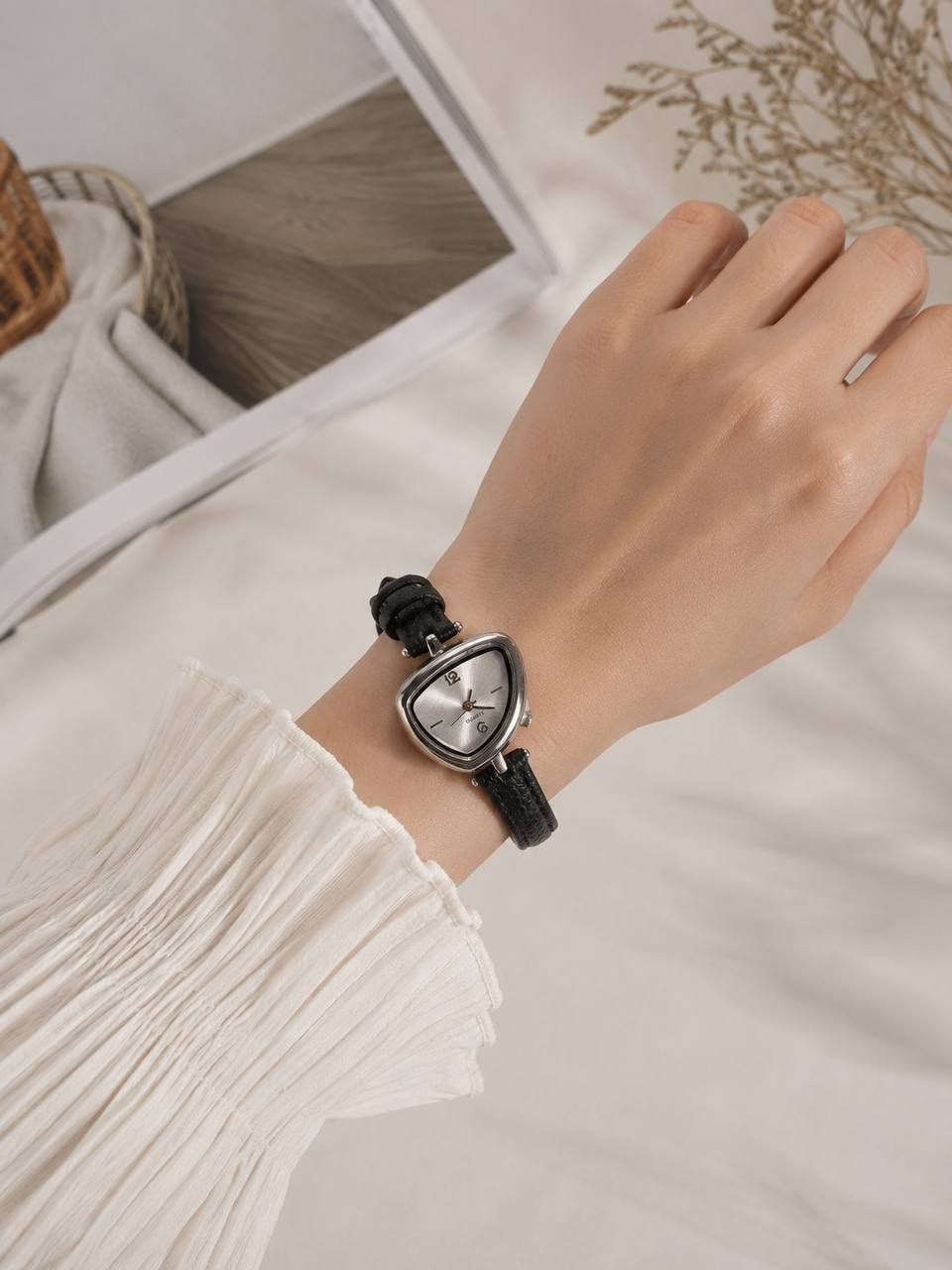 ⌚️ ساعت مینیمال چرمی مدل دفرمه